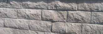 Der Aufbau einer Trockenmauer erfolgt mit Ausnahme des Fundamentes trocken, es ist keine Mörtelschicht zwischen den einzelnen Lagen notwendig.