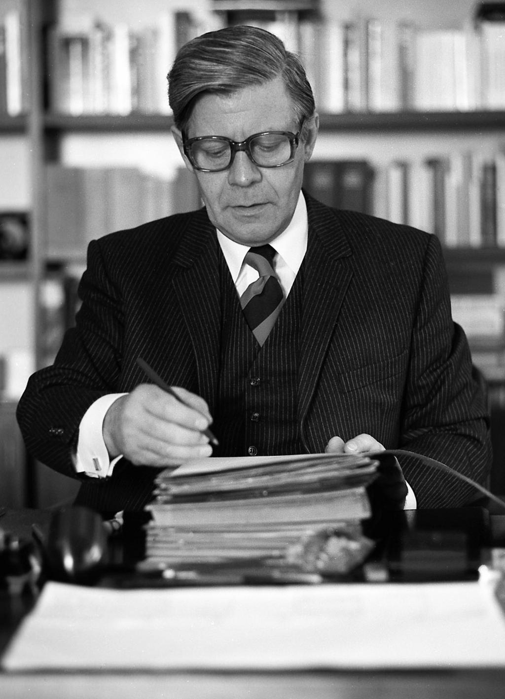 Helmut Schmidt 1969 1972 Verteidigungsminister 1972 Wirtschafts- und