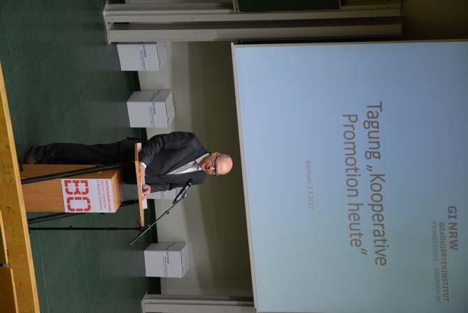 Staatssekretär Dr. Thomas Grünewald vom Ministerium für Innovation, Wissenschaft und Forschung NRW eröffnet die Tagung Kooperative Promotion heute an der Hochschule Bochum.