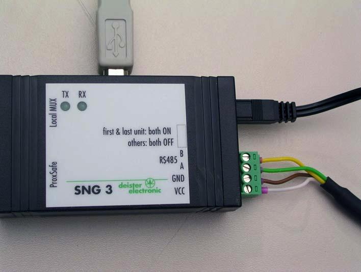 8 Anschluss DCU1 an USB-Port mittels SNG3 Bild 17: Anschluss der Kabel an das SNG3 Pin Bezeichnung Funktion 1 VCC Spannungsversorgung 10 30 V/DC für das Lesegerät/Datenkonzentrator 2 GND Externer