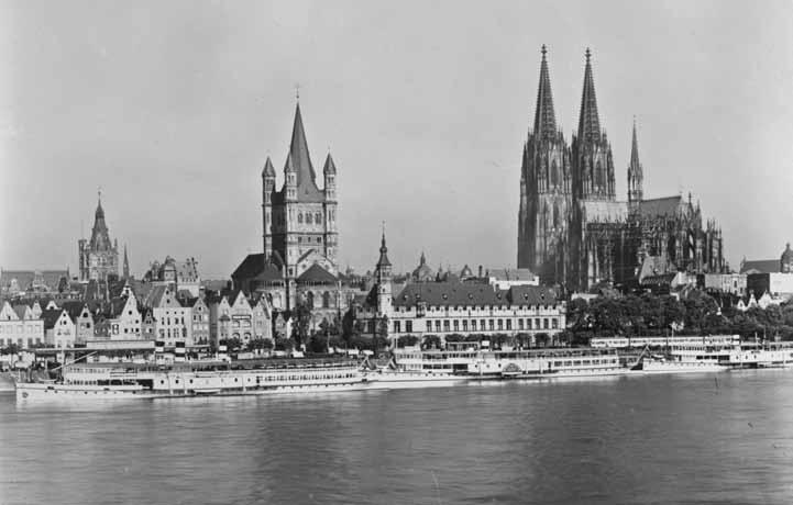Verlust und Neubeginn Kölns sakrale Baudenkmale seit 1945 Ulrich Krings Köln 1945 Zwischen 1942 und 1945 ging der in Jahrhunderten gewachsene Stadtkörper Kölns, der im Bewusstsein Europas, der Welt,