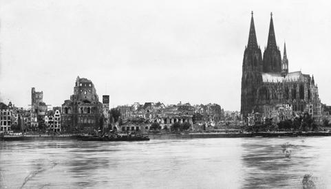 europäischen Stadt ging durch die Folgen der Bombenangriffe der alliierten Kriegsgegner Nazideutschlands nahezu vollkommen zugrunde.