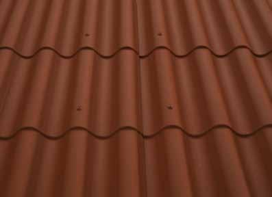 Zudem ist die Kurzwellplatte bereits ab einer Dachneigung von zehn Grad einsetzbar und damit bestens für Pultdächer im Wohnbau geeignet.