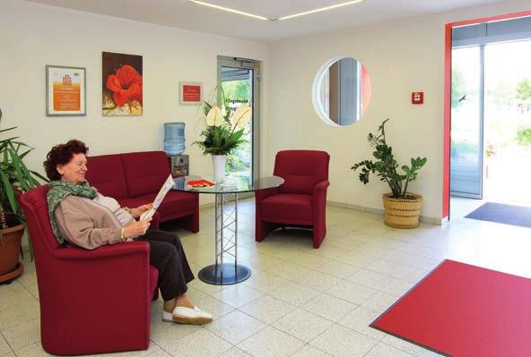 Im modernen Neubau sind die Räumlichkeiten des Pflegebereichs für Senioren angesiedelt.