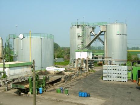 Historie Schradenbiogas GmbH & Co. KG (SBG) 1994 Gründung der Gesellschaft und Baubeginn Biogasanlage am Standort Gröden 1997 Aufbau der eigenen Logistik einschl.