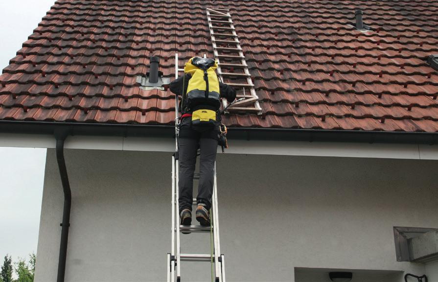 Dachhaken. Für den Aufstieg auf dem Dach ist es empfehlenswert eine Dachauflegeleiter («Lattenleiter») zu verwenden.