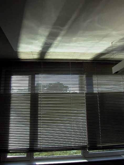 schützen Sonnenschutz Bei Gebäuden ohne technische Klimatisierung ist auf den besonnten Fassaden ein Sonnenschutz unverzichtbar.