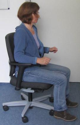 Ergonomie am Büroarbeitsplatz Bürorollendrehstühle Zeitgemäße Bürodrehrollenstühle sind als fünfstrahlige Drehstühle ausgeführt.
