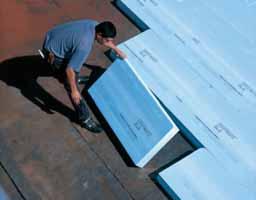 1. Das Umkehrdachsystem in der Planung Alle Wärmedämmplatten, die in das Umkehrdach eingebaut werden, müssen einen umlaufenden Stufenfalz haben, um