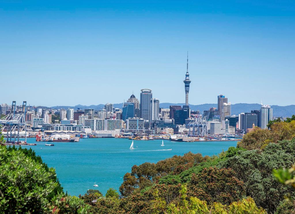 07 Auckland (Tamaki-makau-rau) Der Ballungsraum Auckland auf der Nordinsel Neuseelands ist mit über 1,4 Millionen Einwohnern, was einem Drittel der Landesbevölkerung entspricht, der mit Abstand