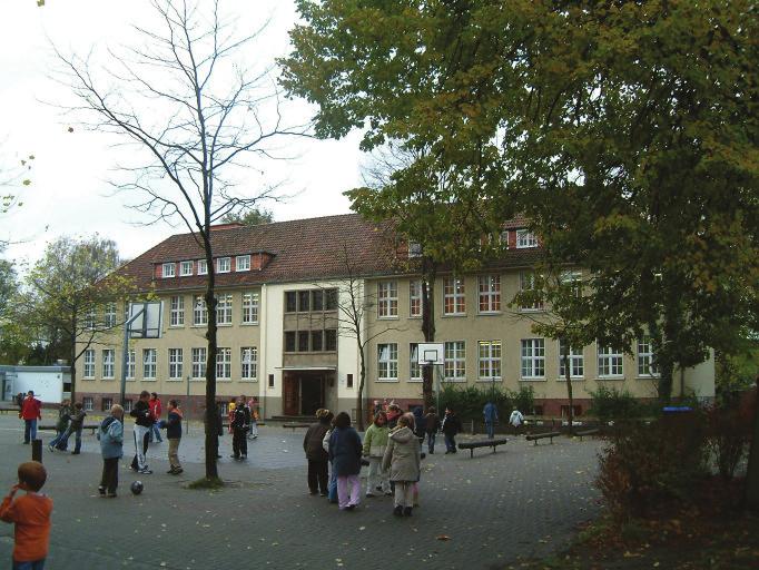 Freiligrathschule Am Röteringshof 83 Baujahr: 1952 Erweiterung: 1957/ 1999 Turnhalle 1982 24 Pavillon Größe: Schulgebäude 251,48 m²