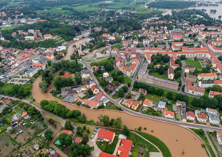 Abbildung 8-6: Eilenburg beim Hochwasser 213 (Foto: UFZ Bilddatenbank, André Künzelmann) Auch in der Stadt Eilenburg haben die im Herbst 212 fertiggestellten Hochwasserschutzanlagen enorme Schäden