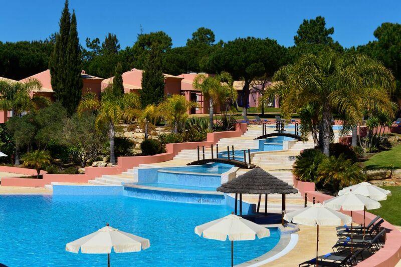 Das Europafinale Pestana Vila Sol Vilamoura - Premium Golf SPA Resort ***** Ausstattung und Angebote Premium Golf SPA Resort Pools 3 Pool: Outdoor, Süßwasser, Liegeflächen: Liegen, Sonnenschirme