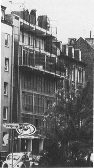 20 Wohnungen und Laden 1968/70 Wohnhaus mit 6 Maisonnette-Wohnungen Brentanostraße 1969/71 4