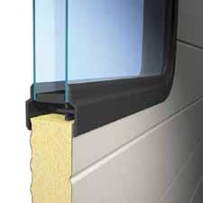 Fensteroptionen für KONE Sektionaltore KONE Sektionaltore können mit separat eingesetzten Fenstern in den Sandwichpaneelen oder ganzen Fensterpaneelen für gute Durchsicht und natürlichen Lichteinfall