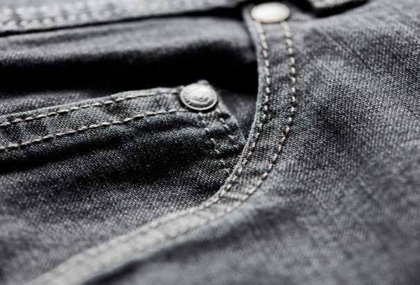 Qualität: 85% Baumwolle, 13% Polyester, 2% Elasthan UK: Jeans in regular fit in denim fabric.