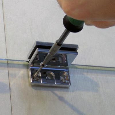 Schritt 5: Entfernen Sie das Glaselement und stellen es auf einen weichen Untergrund (z.b. Gummiunterlage, Decke, Isomatte).