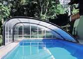 - Dachfläche mit opalweißen 8 mm Polycarbonbat-Doppelstegplatten - höhere Längsseite mit Klarglas-Kunststoffplatte - niedrigere Längsseite und Breitseiten mit