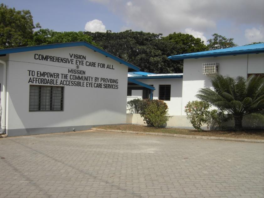 Unterstützung von Krankenstationen 2 Kwale District Eye Centre Vor der Untersuchung Das Kwale District Eye Centre wurde 1993
