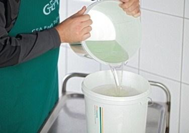 Euterhygiene: Euterreinigung Gültig ab 01.12.2012 DermaPré - Euterreiniger Knzentrierter Reiniger für die Euterhygiene vr dem Melken.