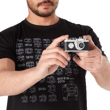 Das Miniaturmodell der Hansa Canon Kamera ist eine Reproduktion von Canons erstem Produktionsmodell, einer hochwertigen 35mm Kamera, die 1936 auf den Markt kam.