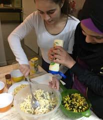Jugend-Aktionsfonds 2015 in Neukölln Kochen, um zu Spenden Die Projektidee war eigentlich schon da, wir wollten gerne kochen,