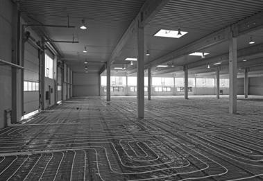 Halleneinrichtung In gewerblich und industriell genutzten Gebäuden werden oft Einrichtungen wie z.b. Hochregallager oder Maschinen auf dem Betonboden nachträglich verankert.