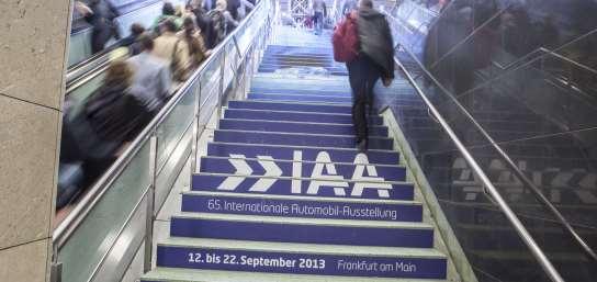 Frankfurt Hbf. Stair Poster Bild zeigt Stair Branding! Standort-Nr. 348, von S-Bahn direkt zu den Fernzügen, rechts Format: 150 cm x 150 cm, 2,25 m² Preis (zzgl. MwSt.): Media: 1.