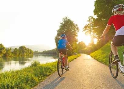 Wanderungen, dynamische Radtouren, feine Kletter-Routen, mit dem Paragleiter starten