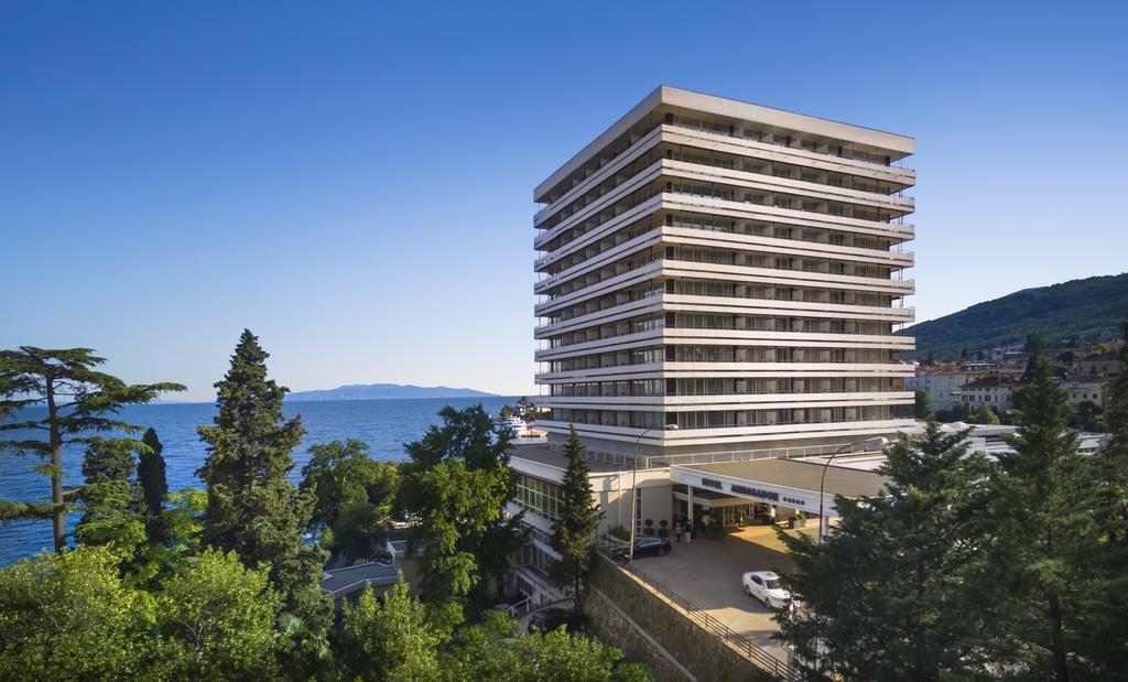 Hotel Ambasador***** Lage: Direkt an der Küstenpromenade in Opatija erwartet Sie im beeindruckenden