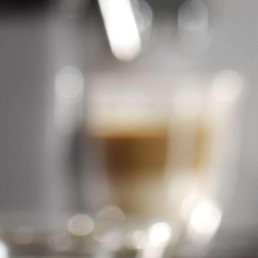 FÜR PERFEKTE ZUBEREITUNG Immer in der perfekten Temperatur Um das volle Kaffeearoma aus frisch gemahlenen Kaffeebohnen zu gewinnen,