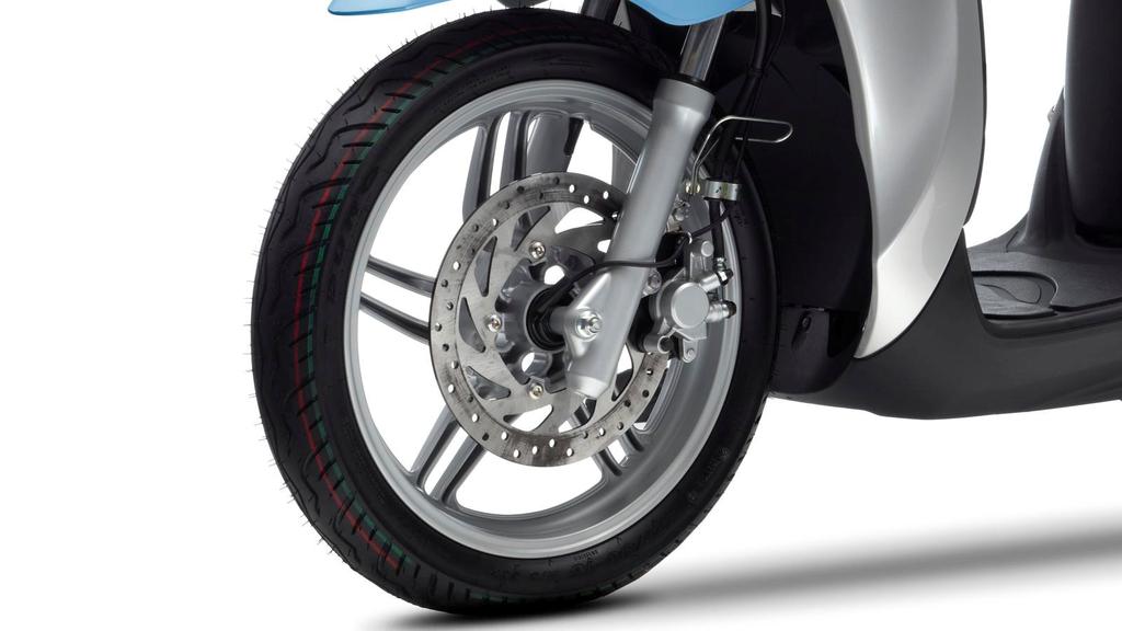 16-Zoll-Räder mit haftfreudigen Reifen Die 16 Zoll grossen Räder vorn und hinten tragen massgeblich zum guten Komfort und zur Fahrstabilität des Xenter 125 bei.