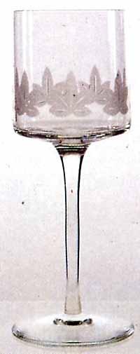 Kombinates Lausitzer Glas in der Stadt Weißwasser noch übrig geblieben war, verkaufte die Treuhand an Investoren aus Österreich und den alten Bundesländern. Die hatten ihre eigenen Designer.