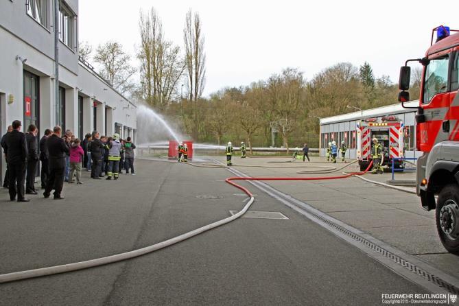 Einsatzunterstützung Die Abteilung Einsatzunterstützung plant und organisiert den Einsatzdienst der Feuerwehr Reutlingen.