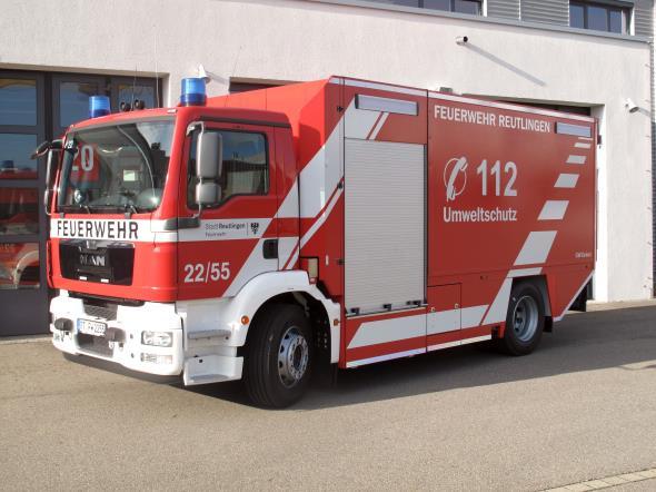 Technik Die Feuerwehr Reutlingen verfügt derzeit über 85 Einsatzfahrzeuge 23 Abrollbehälter Diese Fahrzeuge und Gerätschaften sind in der Feuerwache und in weiteren 12 Feuerwehrhäusern über das