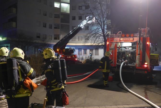 Als Brandstelle konnte eine kleine Schutzhütte in der Verlängerung der Pestalozzistraße festgestellt werden. Mit dem Einsatz von zwei Löschrohren konnte das Feuer schnell gelöscht werden. 07.