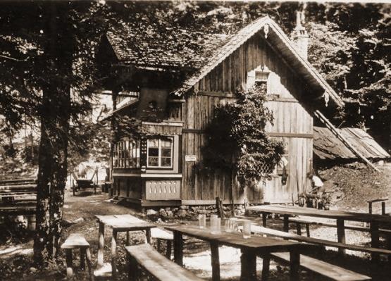 Hütte am Schobergipfel; der Wandertourismus kommt endgültig in Thalgau/ Fuschlsee an