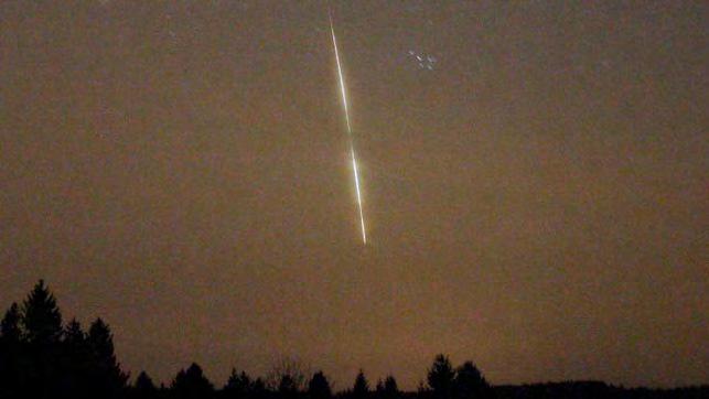Was sind Meteorite? Steine, die vom Himmel fielen Aufnahme des Meteors, der am 15.