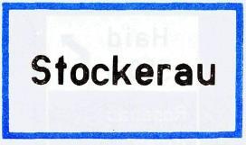 Auf den Zeichen ist die Anzahl und der Verlauf der zur Verfügung stehenden Fahrstreifen anzuzeigen. In den Pfeilen können auch Hinweise auf Beschränkungen oder Verbote enthalten sein.