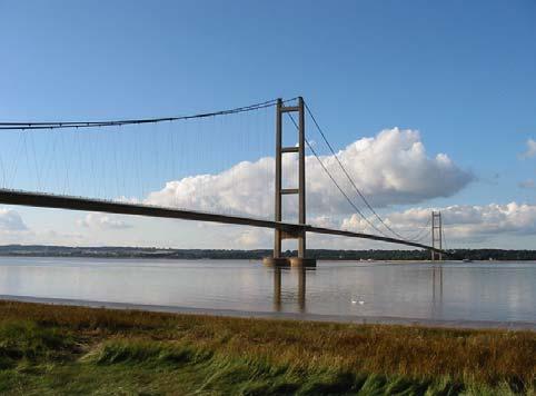 ISTORIC ASUPRA EVOLUŢIEI PODURILOR În a doua jumătate a secolului al XX-lea au luat amploare soluţiile de poduri cu cabluri. Podul suspendat Humber de la Hull (Fig.1.