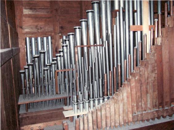 1 Gute Orgel wird 1818 im Inventarium der Kirchengerätschaften neben Streich- und Blasinstrumenten aufgelistet.