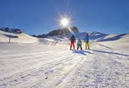 Kind Berg- und Talfahrt 22,50 11,50 Mit Allgäu-Walser-Card 21,50 10,50 Imbergbahn & Skiarena, Oberstaufen-Steibis Die 8er-Gondelbahn bringt Sie in ein attrakt. Skigebiet mit fältigen Abfahrten.