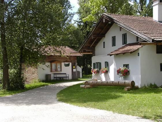 Bauernhausmuseum des Landkreises Erding Taufkirchener Str.