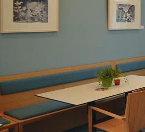 Heute befindet sich darin das Café Freundlich, das von der Inhaberin Steffi Wübbenhorst und ihrem Team betrieben wird. Hell, modern und in freundlichem Ambiente präsentiert sich das Café im Inneren.