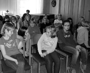 4 FÜR ALLE in Meinhard in Meinhard FÜR ALLE 5 Aktuelles aus der Kinder-und Jugendarbeit Flüchtlinge in Not - Jugendgottesdienst am 12.10.