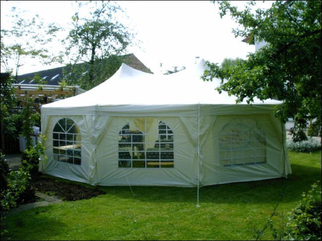 Zeltverleih Die Nötten-HOFE bietet ihr im Jahre 2005 neu angeschafftes HOFES-Zelt den Mitgliedern für private Veranstaltungen an. Das Zelt hat ein ungefähres Maß von 8x4m (ca.