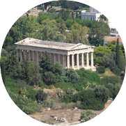 Ob die Akropolis, der Parthenon, der Turm der Winde oder das bunte Treiben auf den historischen Schauplätzen oder in den zahlreichen Straßencafés der griechischen Hauptstadt alles beginnt in Piräus.