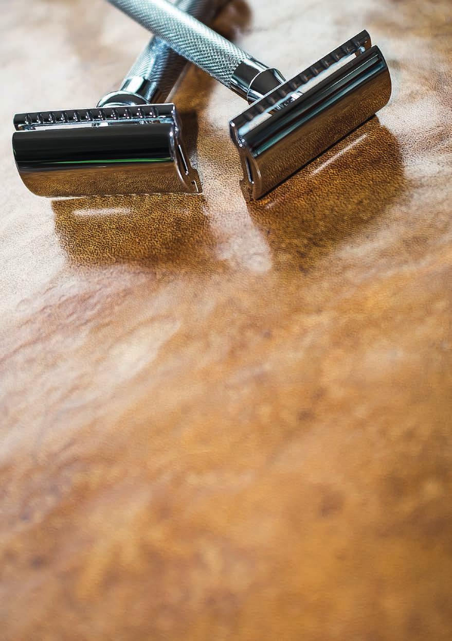 Wissenswertes ZUR»DOVO«SHAVETTE Im Zeitalter weitreichender Hygienevorschriften ist die Benutzung des Rasiermessers im Friseursalon nur begrenzt möglich.