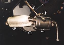 Bild 7 HYDRONIC Abgasschalldämpfer Flexibles Abgasrohr mit Abgasisolierung Halter aus Lochband (30 x 60 mm) Halter aus Lochband (1) Bild 8