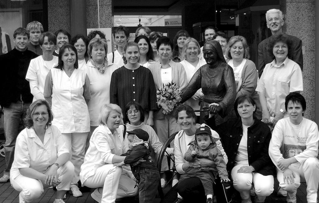 Caritas-Sozialstation 14 Unser Bild zeigt das Team der Caritas-Sozialstation vom 30-jährigen Jubiläum.